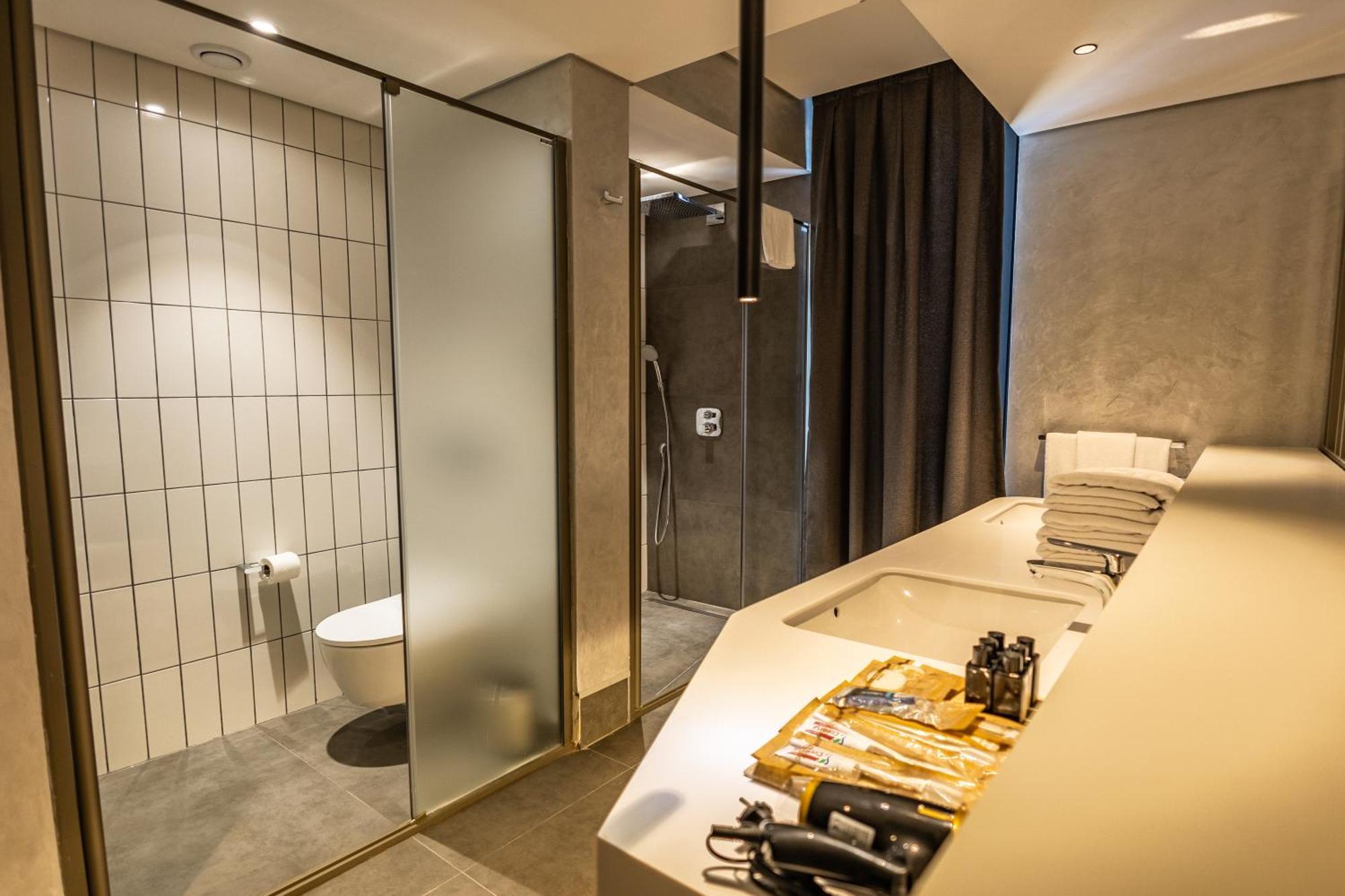 Hotel Four Hills