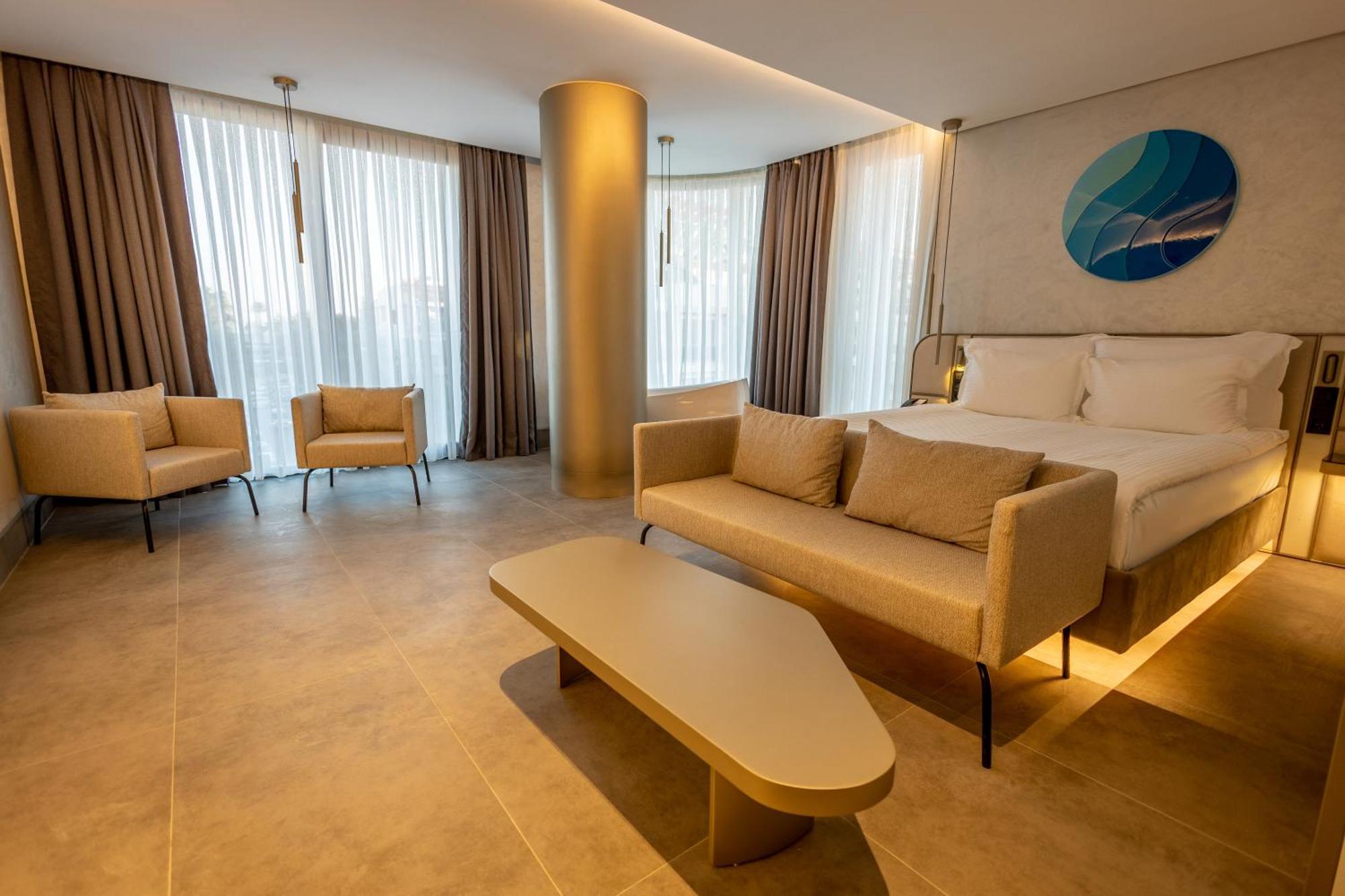 Hotel Four Hills