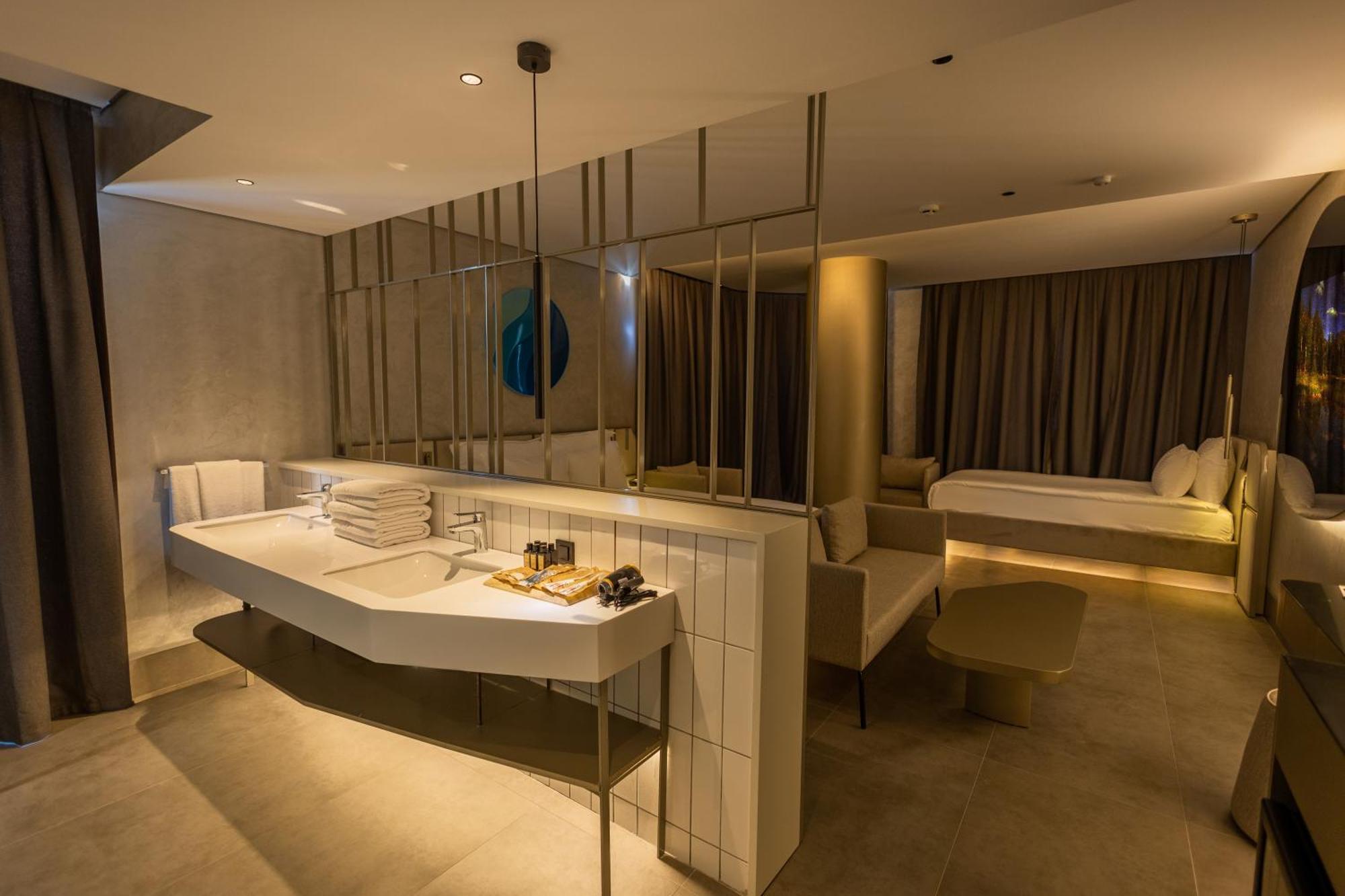 Four Hills Hotel 3*