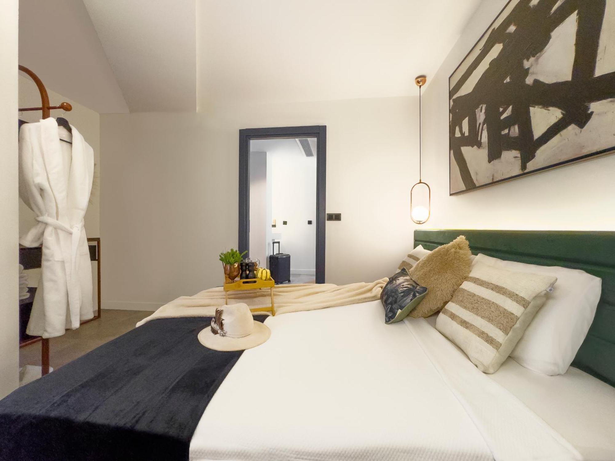 Otel The One Living