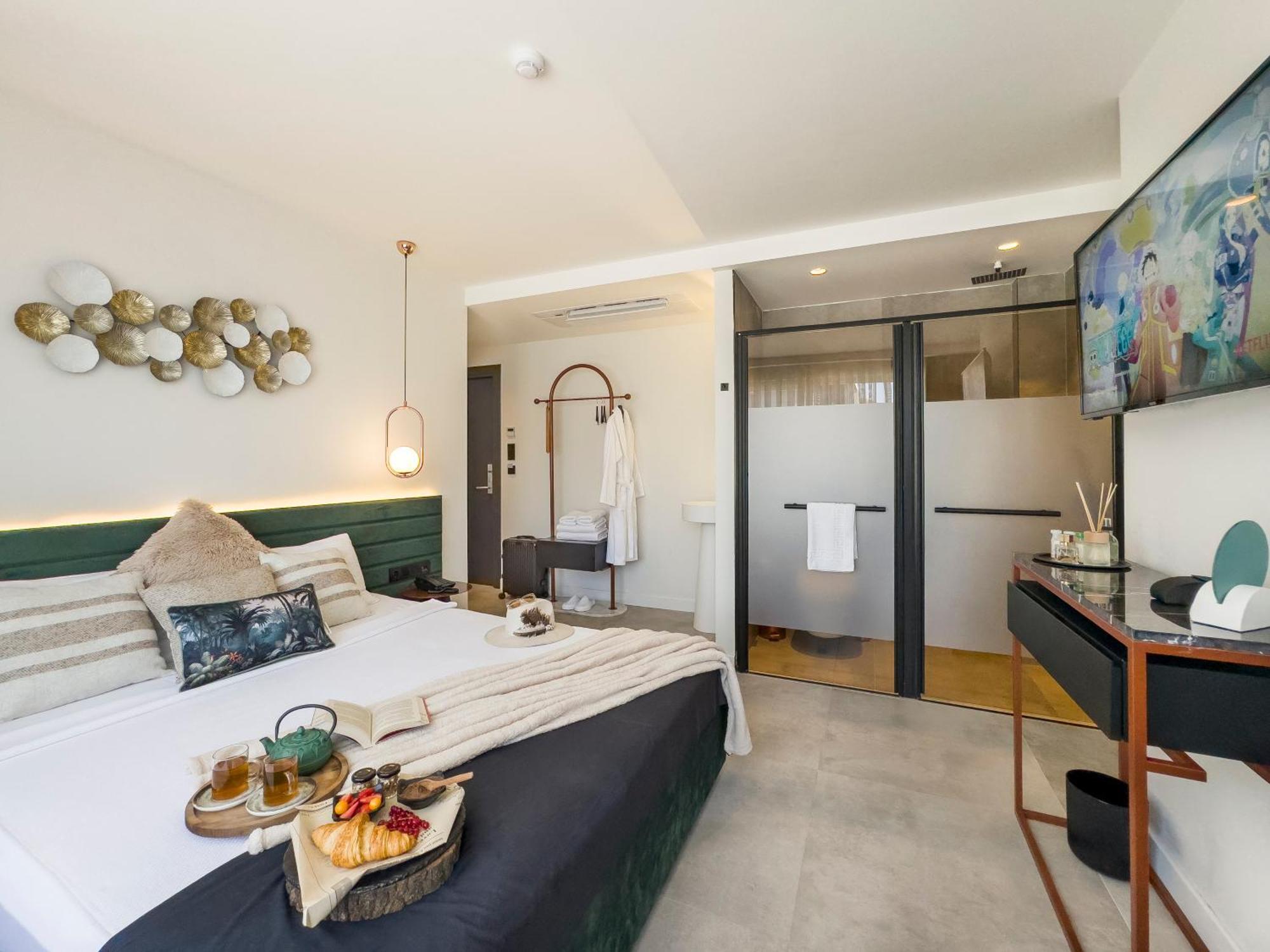 The One Living Otel *