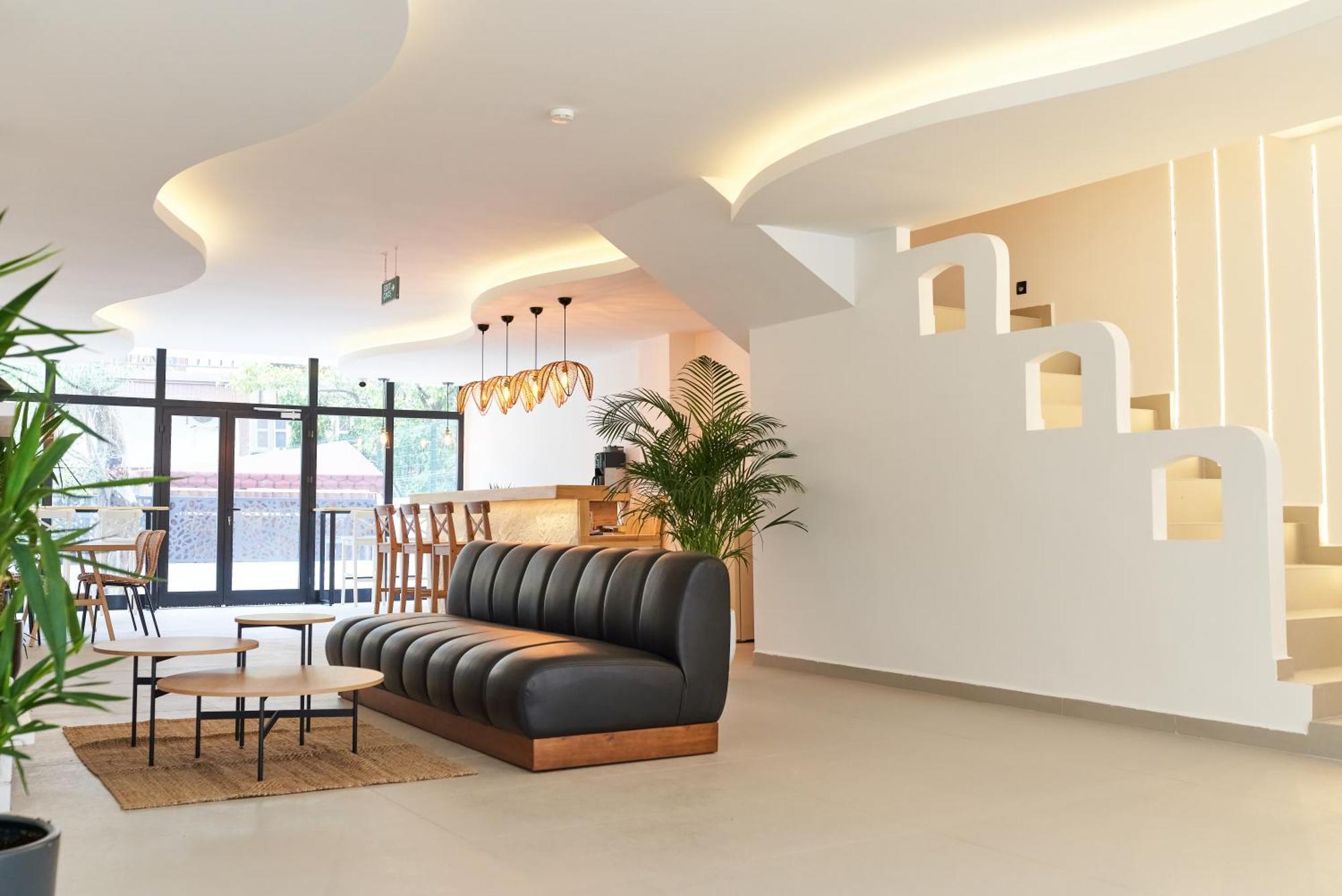 Audo Local Hotel