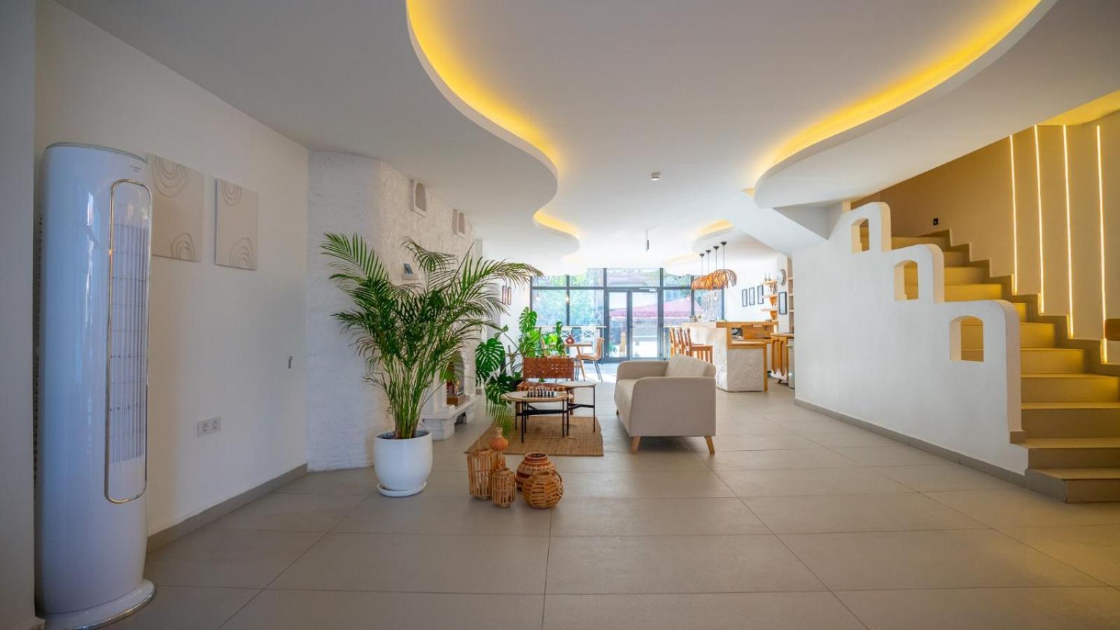 Audo Local Hotel