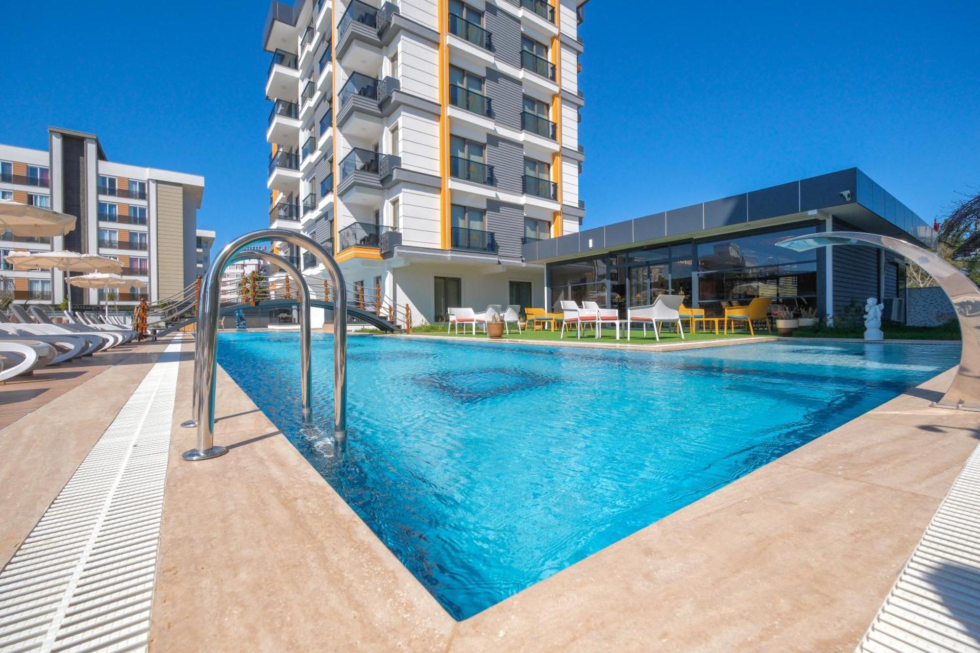 Elysium Deluxe Hotel *