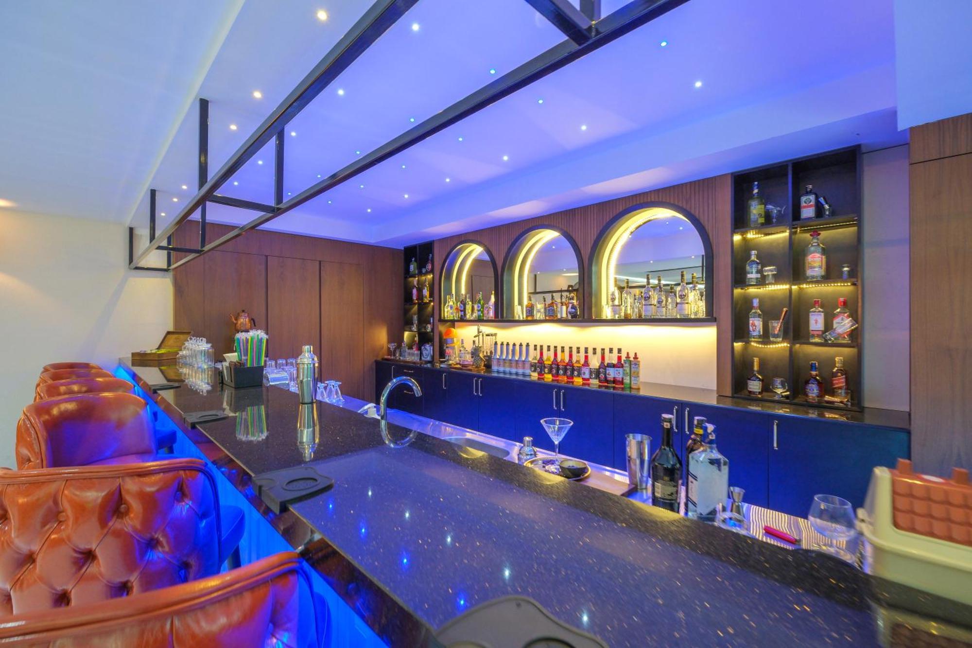 Elysium Deluxe Hotel *