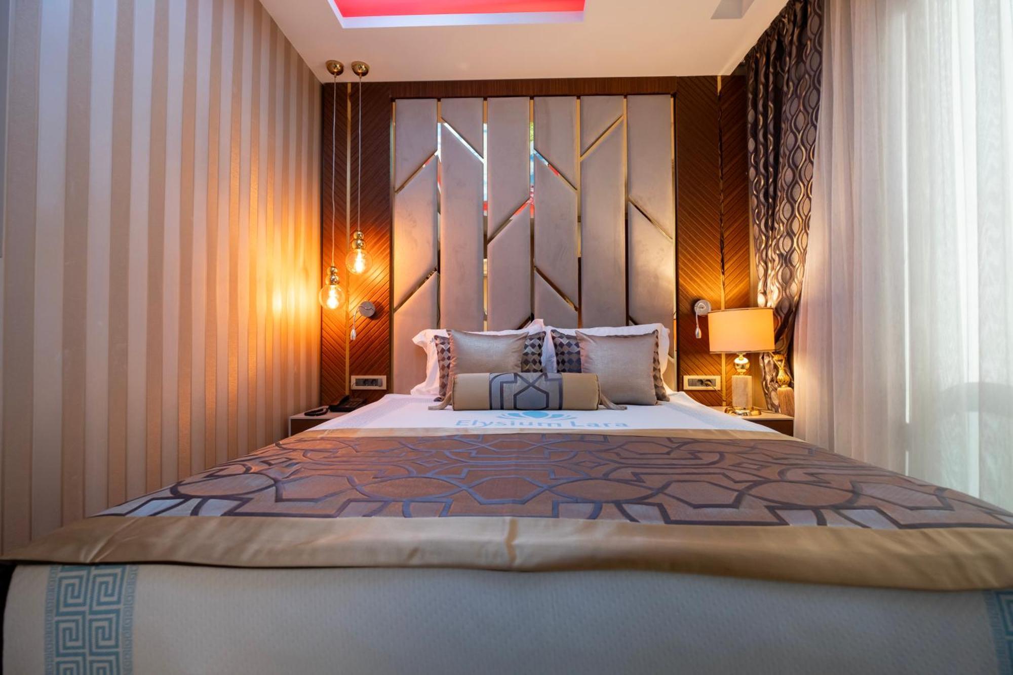 Elysium Deluxe Hotel *