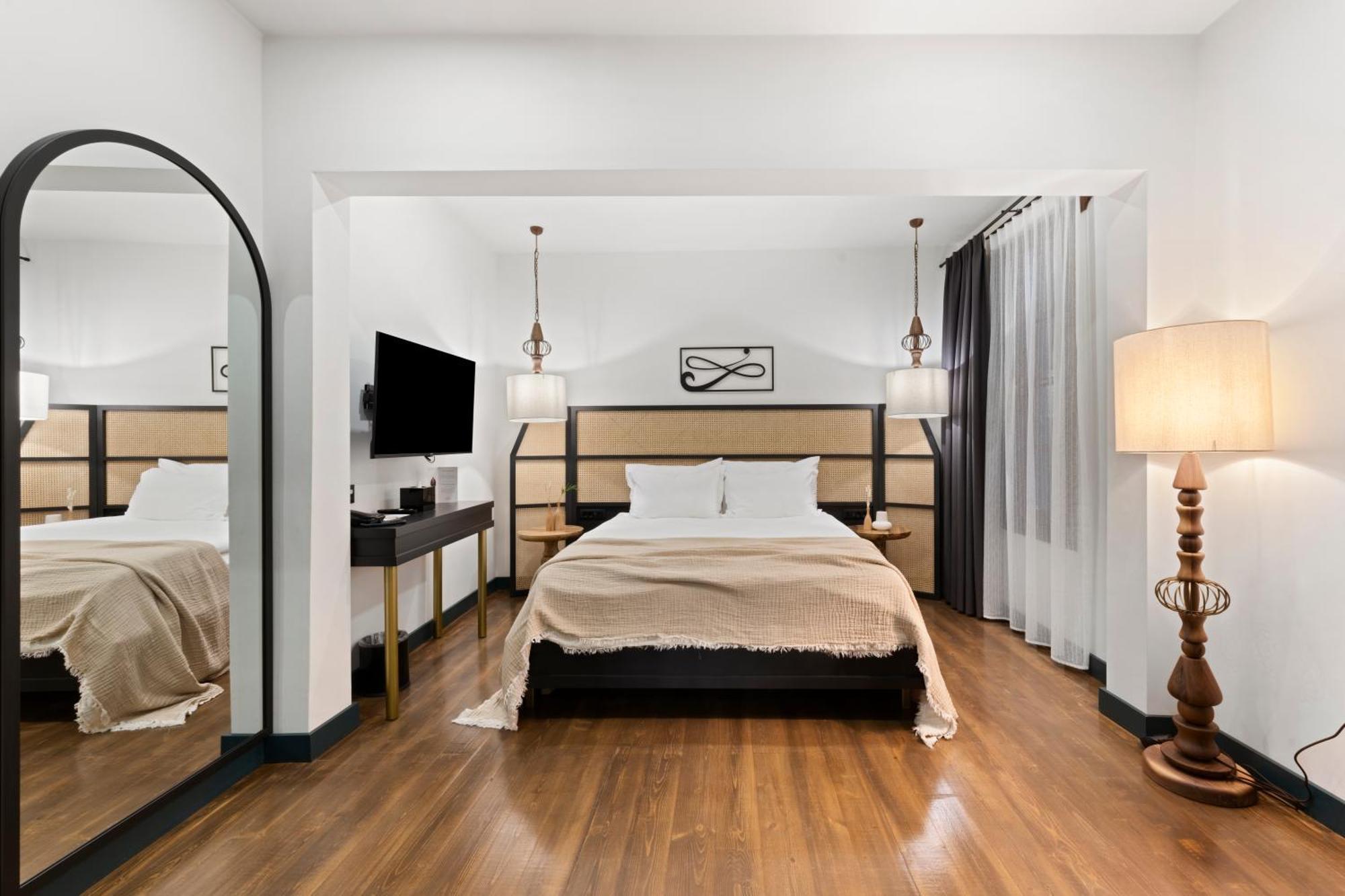 Belmondo Old Town Hotel *