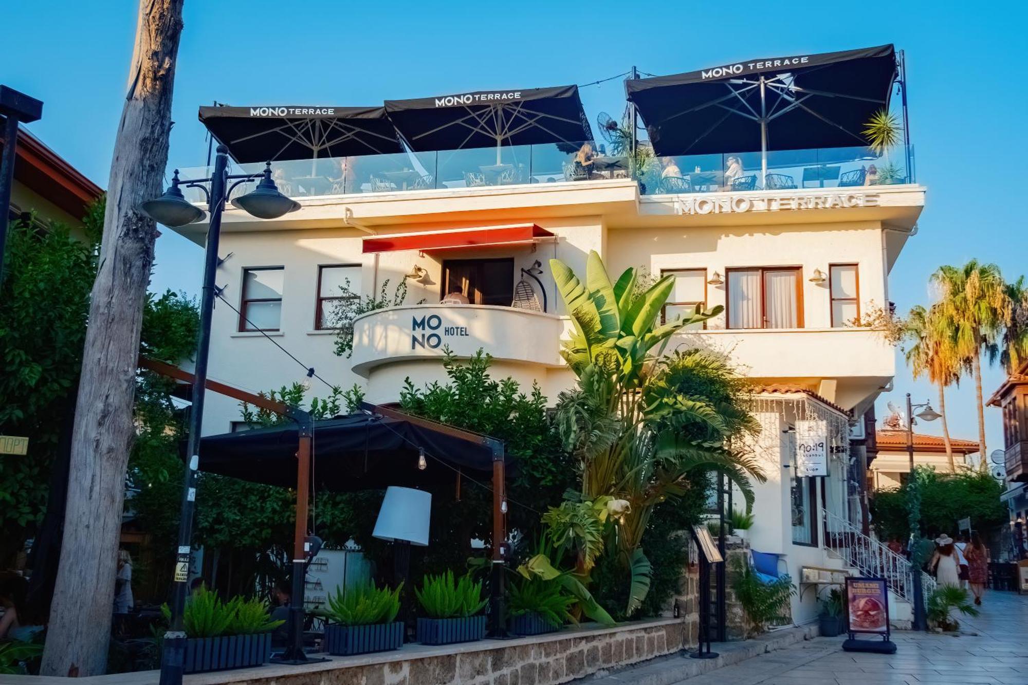 Otel Mono 3*