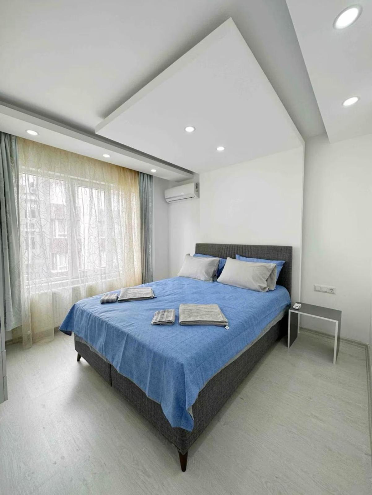 Sunny Escape, Just 400M From The Beach