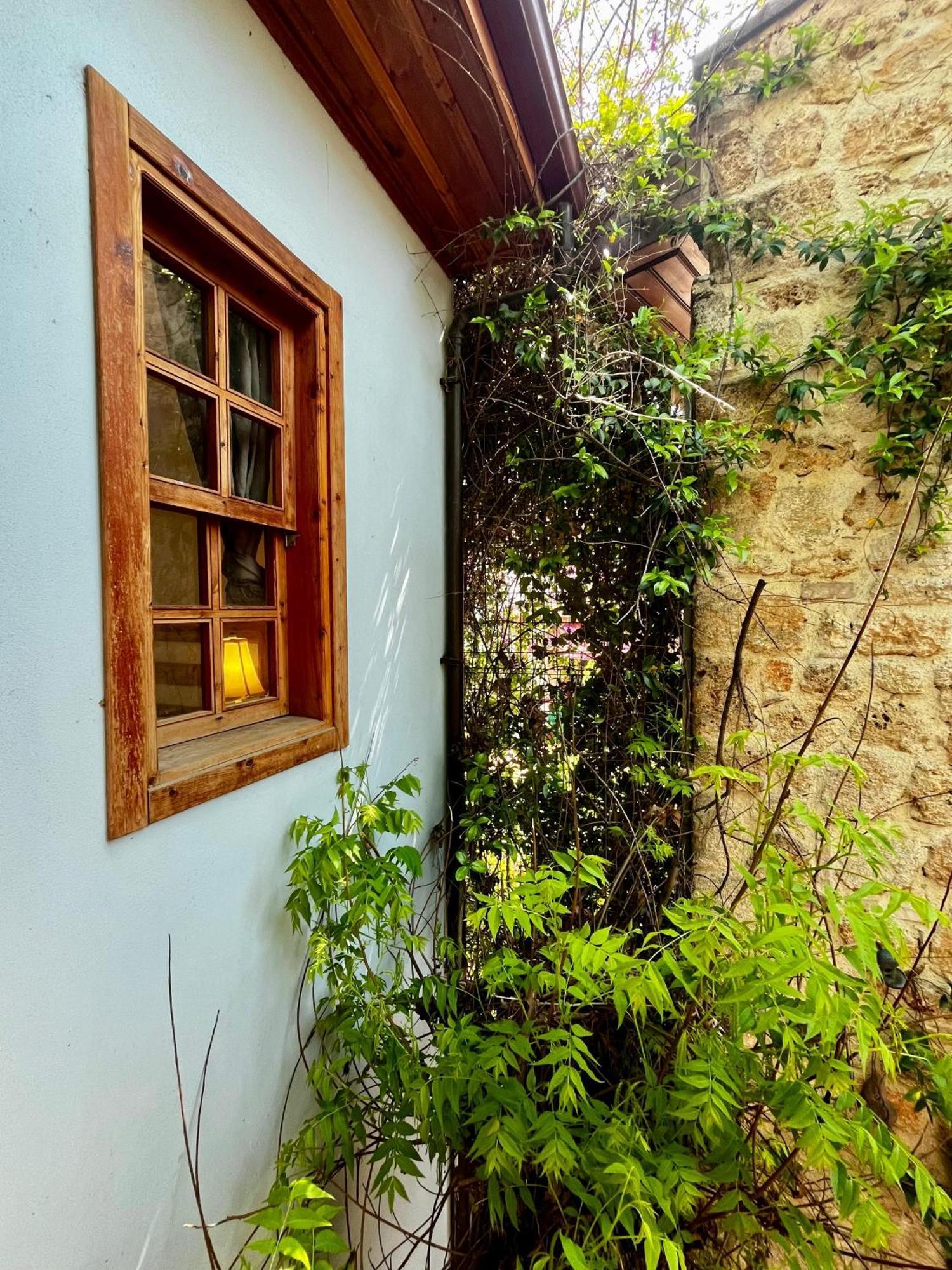 Kuyu Beergarden Hostel Antalya