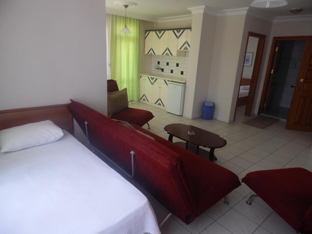 Helene Aparthotel