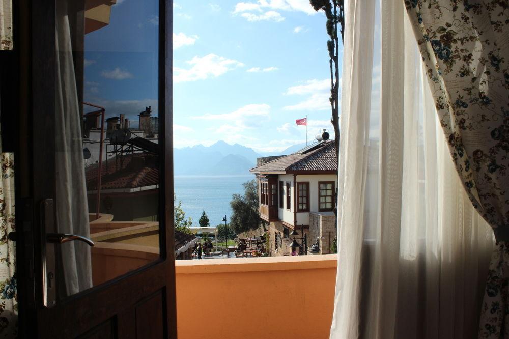 Mono Otel 3*