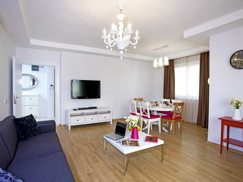 Aparthotel The &