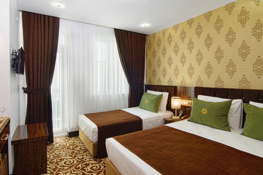 S White Hotel
