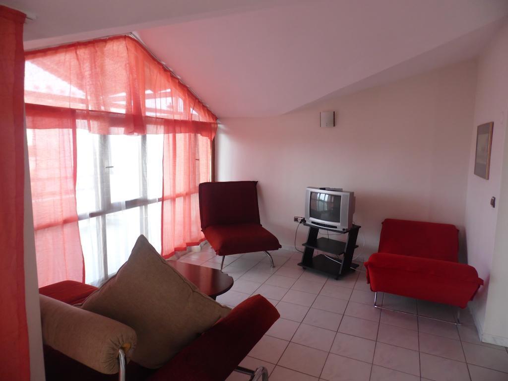 Helene Aparthotel 2*