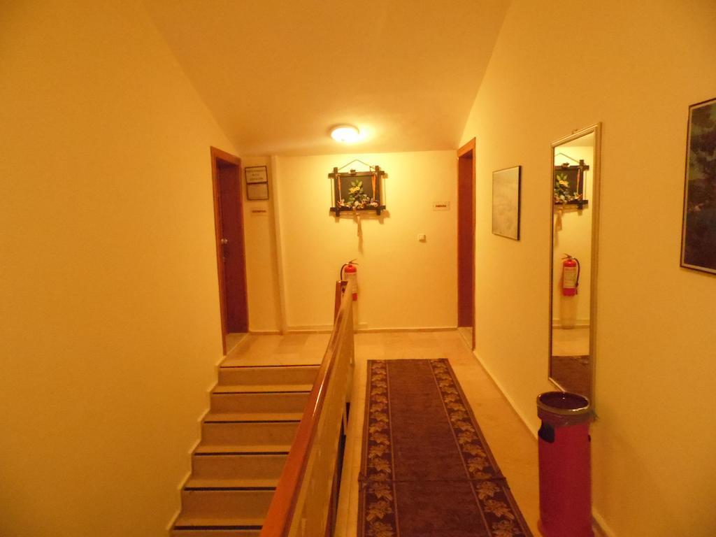 Helene Aparthotel 2*