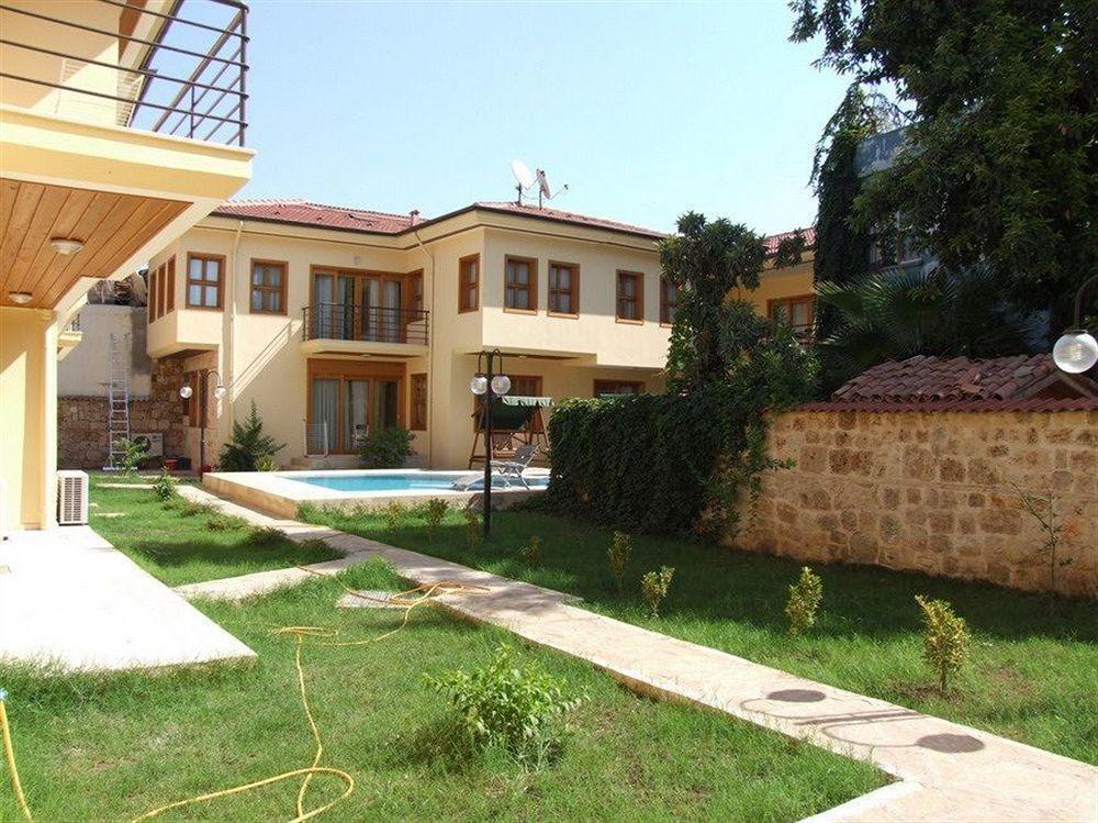 Hotel Sabah 2*