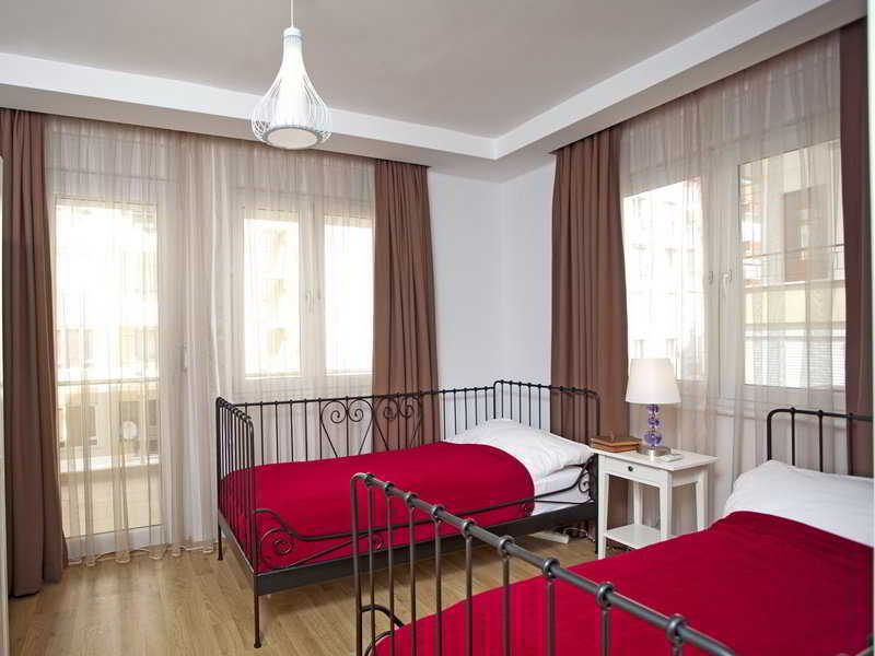 Aparthotel The & 3*