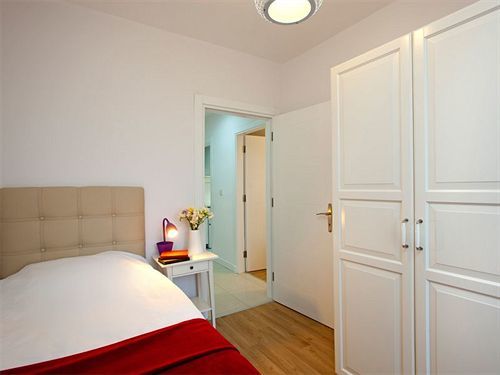 Aparthotel The &