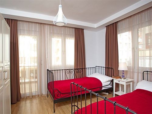 Aparthotel The & 3*