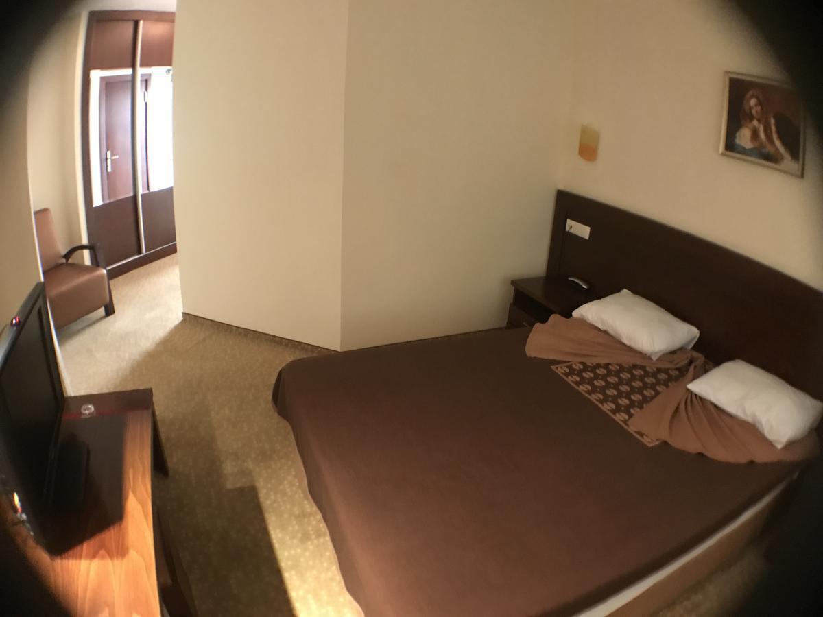 Hotel Ataer 2*