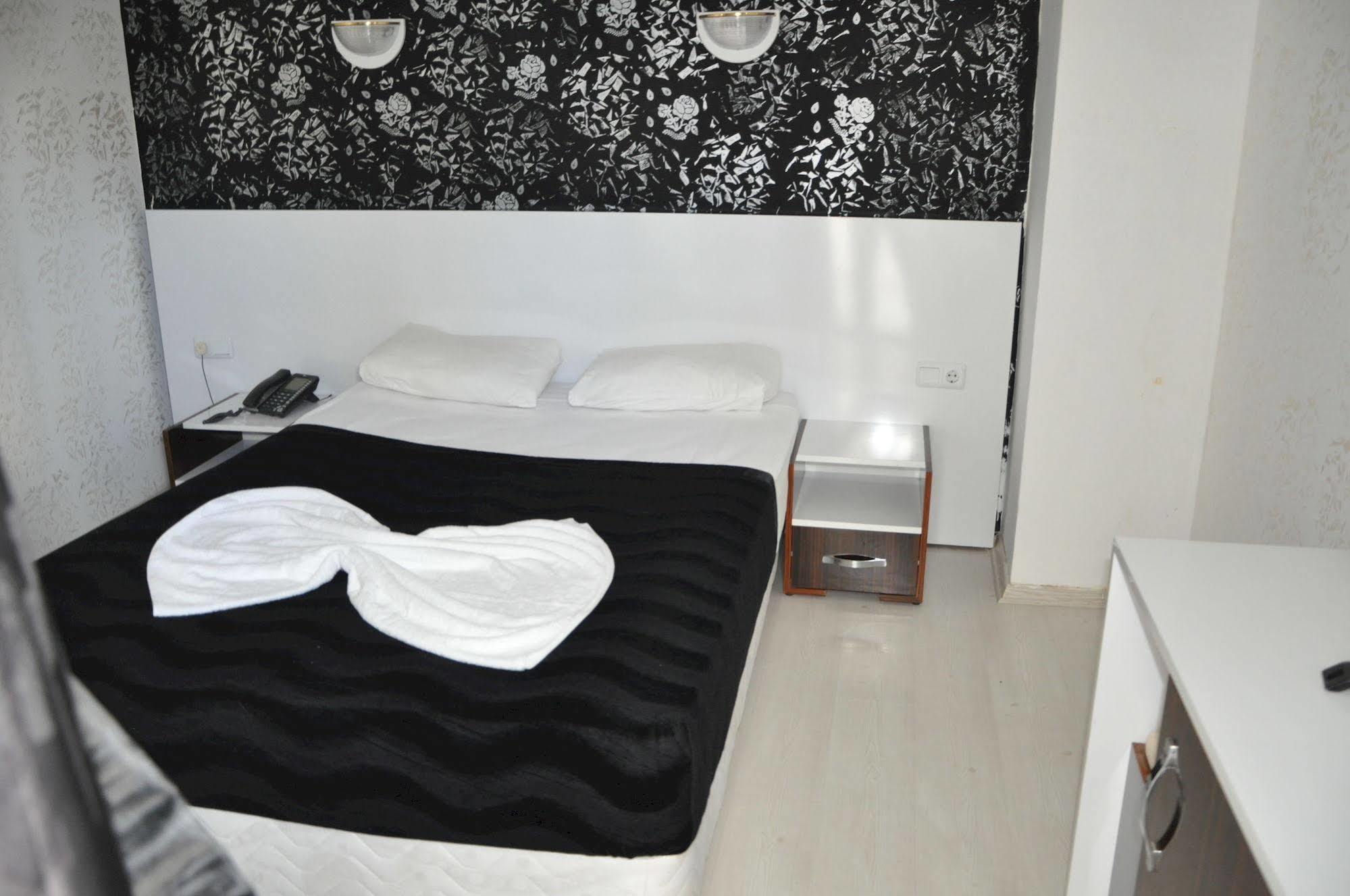 Hotel Movie Life Roe