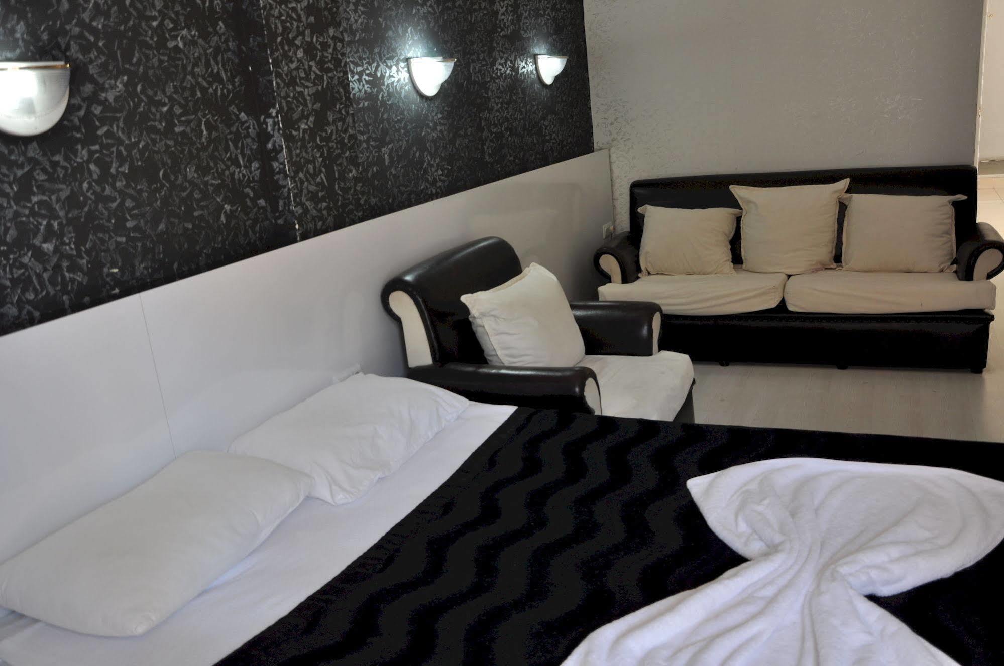 Hotel Movie Life Roe