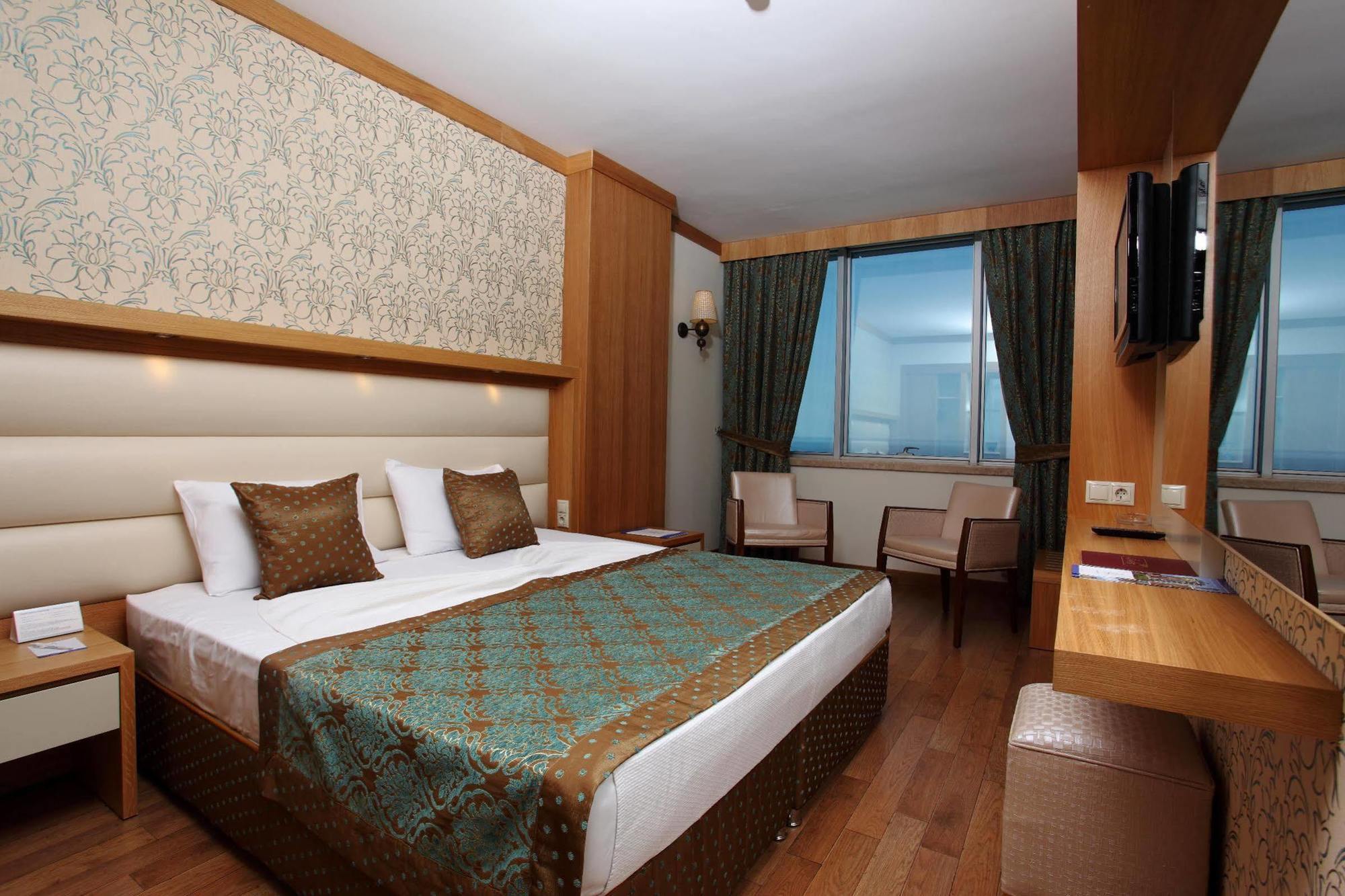 Oz & Adult Only 16 Hotel 5*