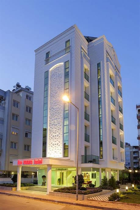 Aparthotel The & 3*