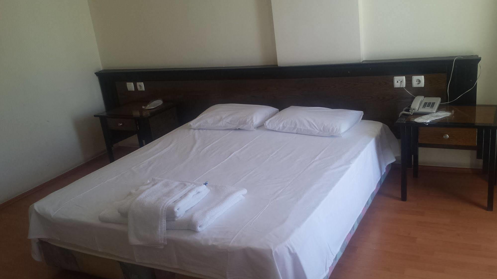 Otel Pinus 3*