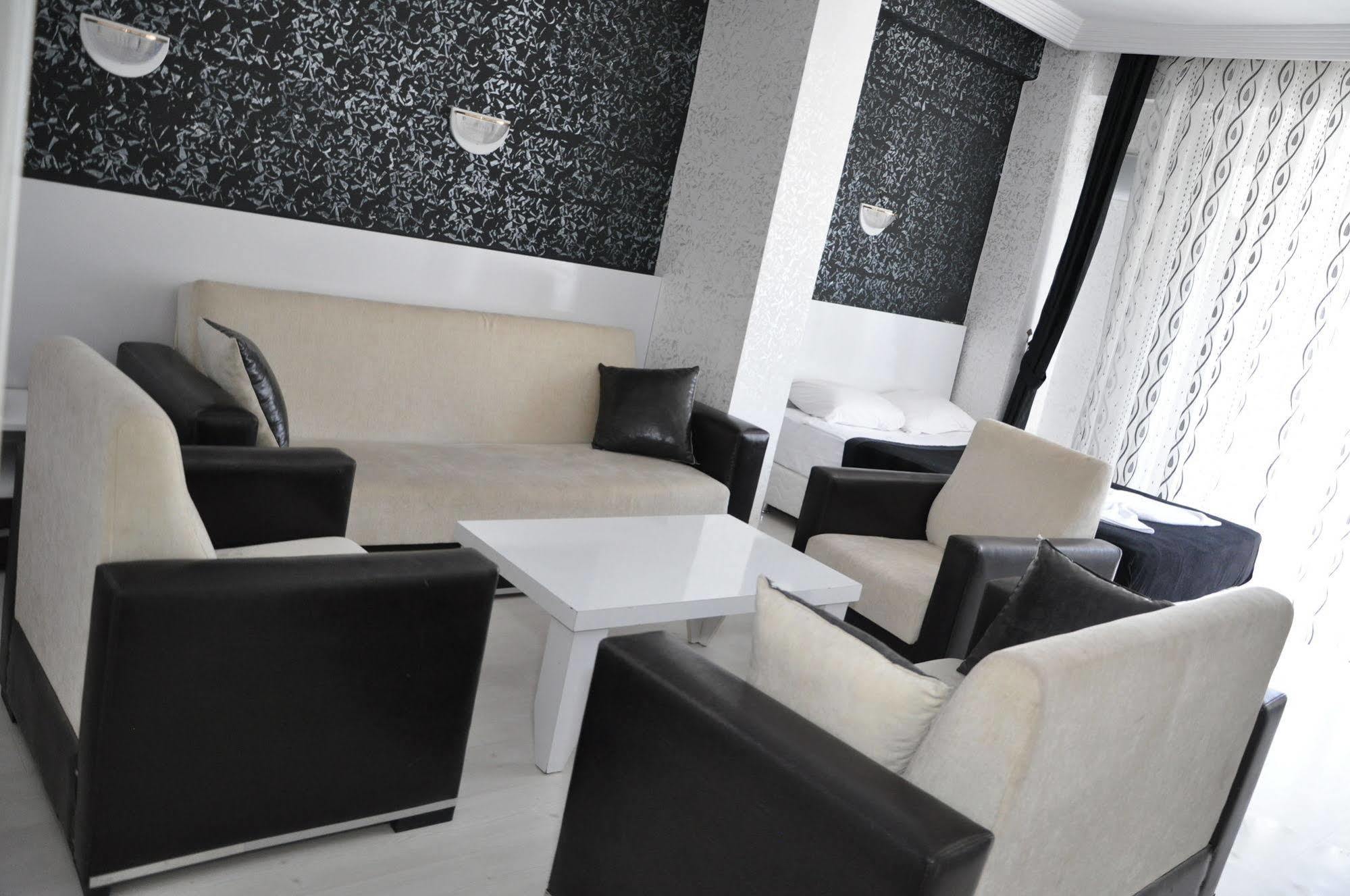 Hotel Movie Life Roe 3*