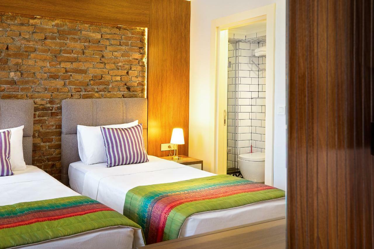 Otel Mono 3*