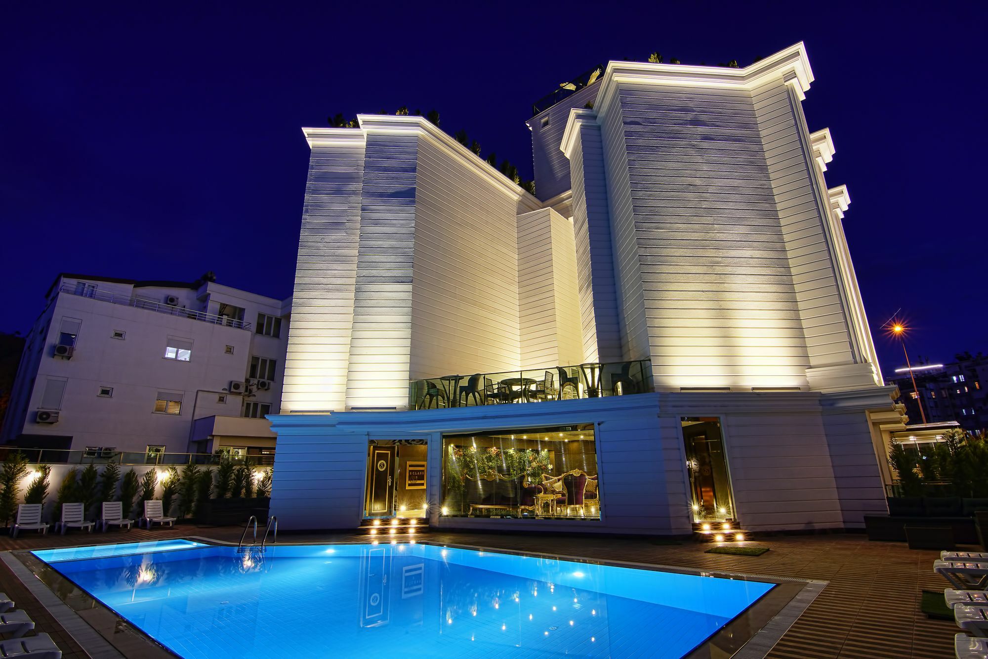 Hotel S White 3*