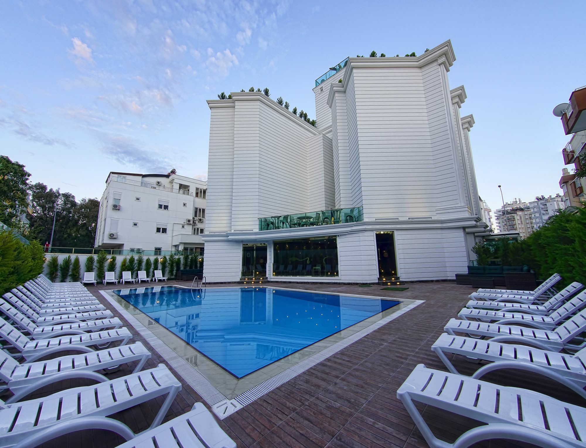 S White Antalya