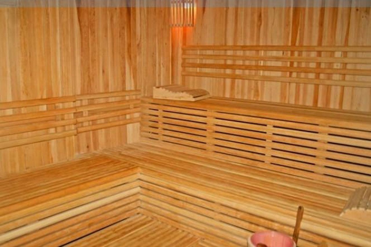 Lara Dinc Hotel