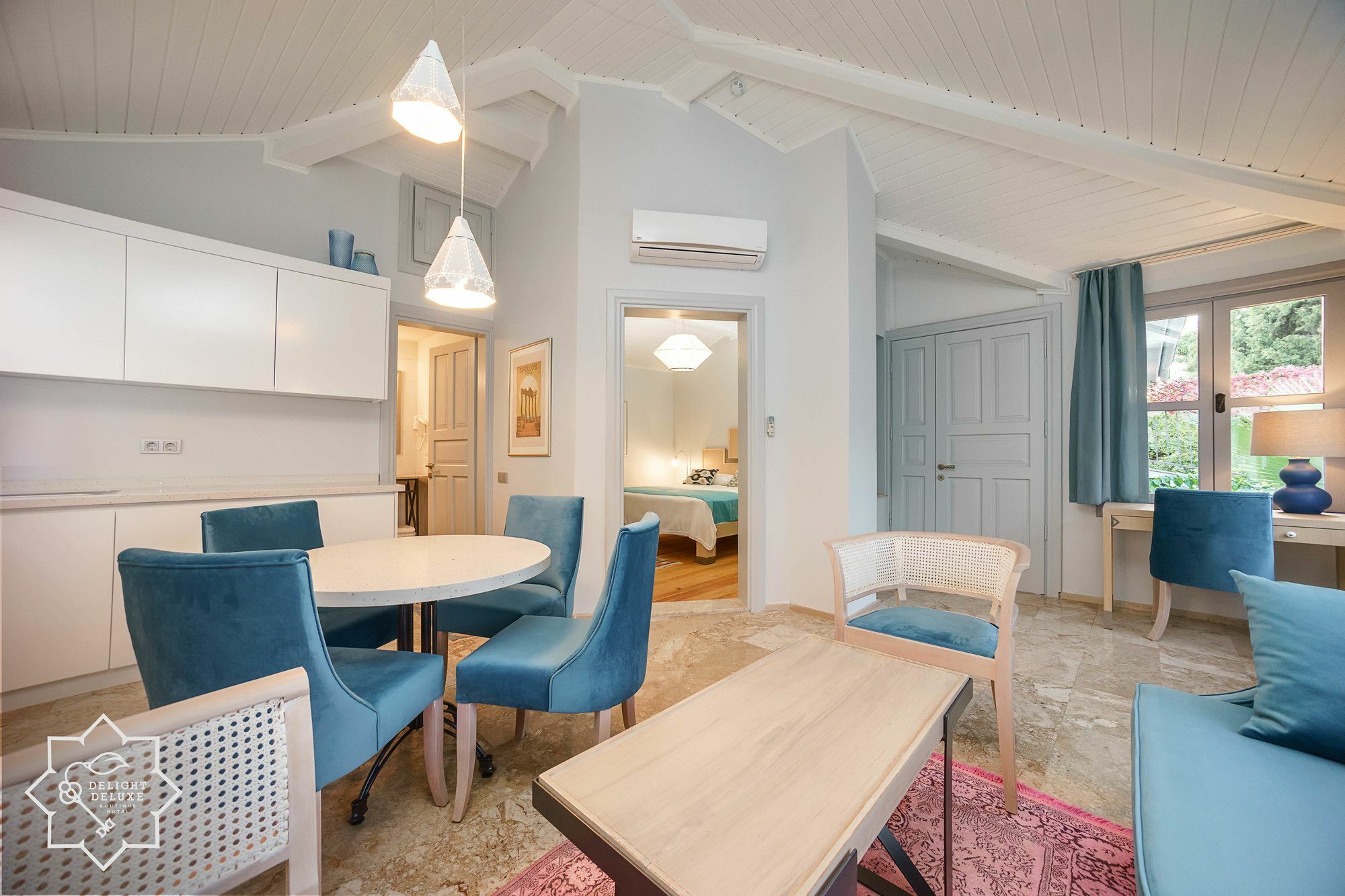 Delight Deluxe Aparts Aparthotel 4*