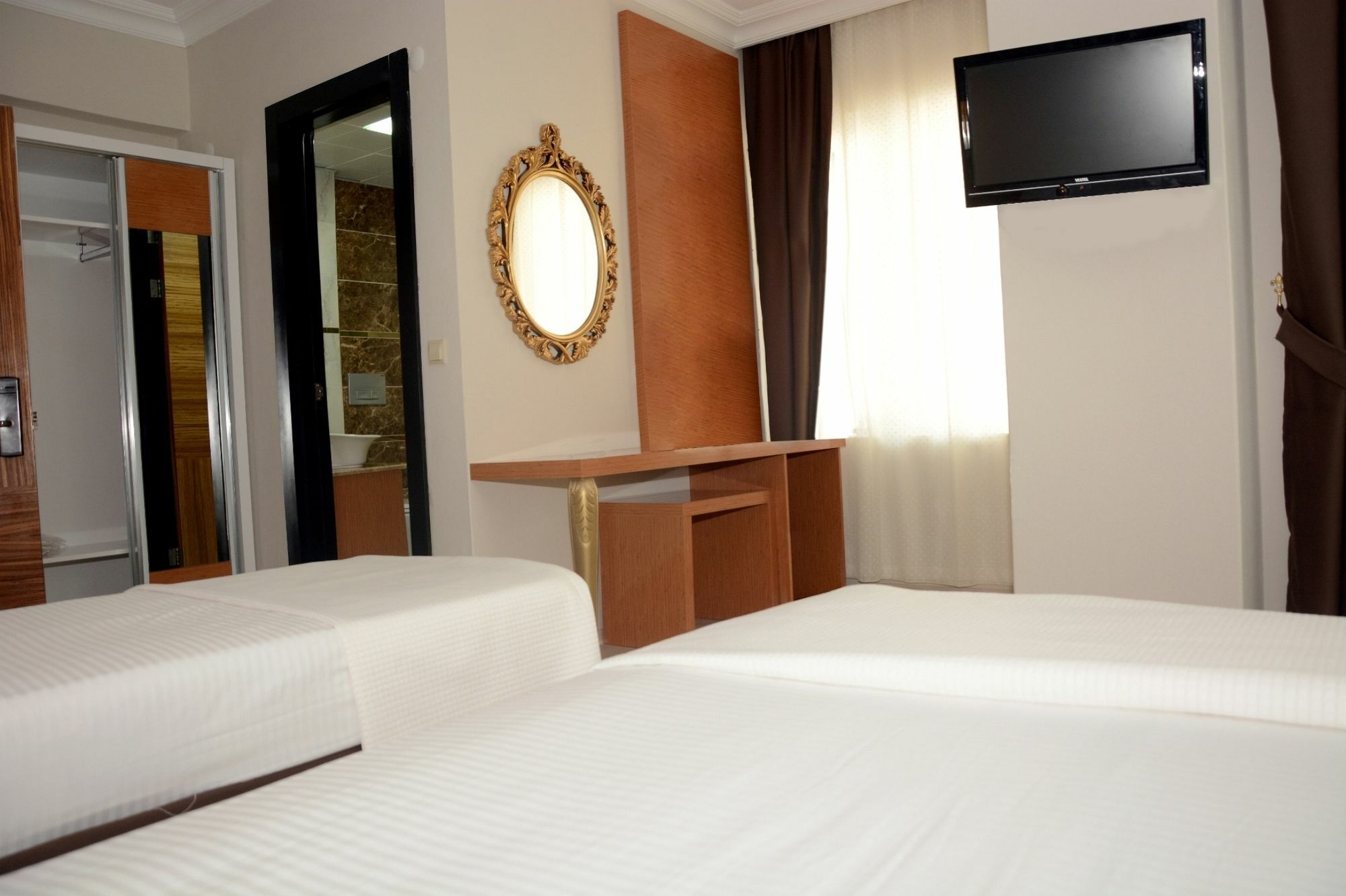 Hotel Derin 3*