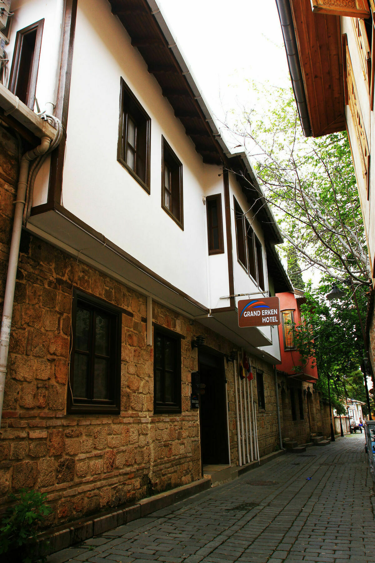 Hotel Grand Erken 3*