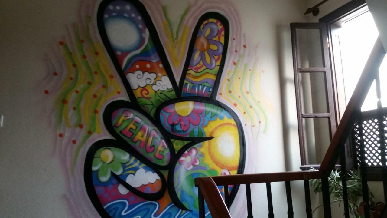 Funky Monkey Hostel&pub Hostel *