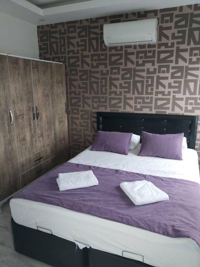 242 Gold Tower Aparthotel *