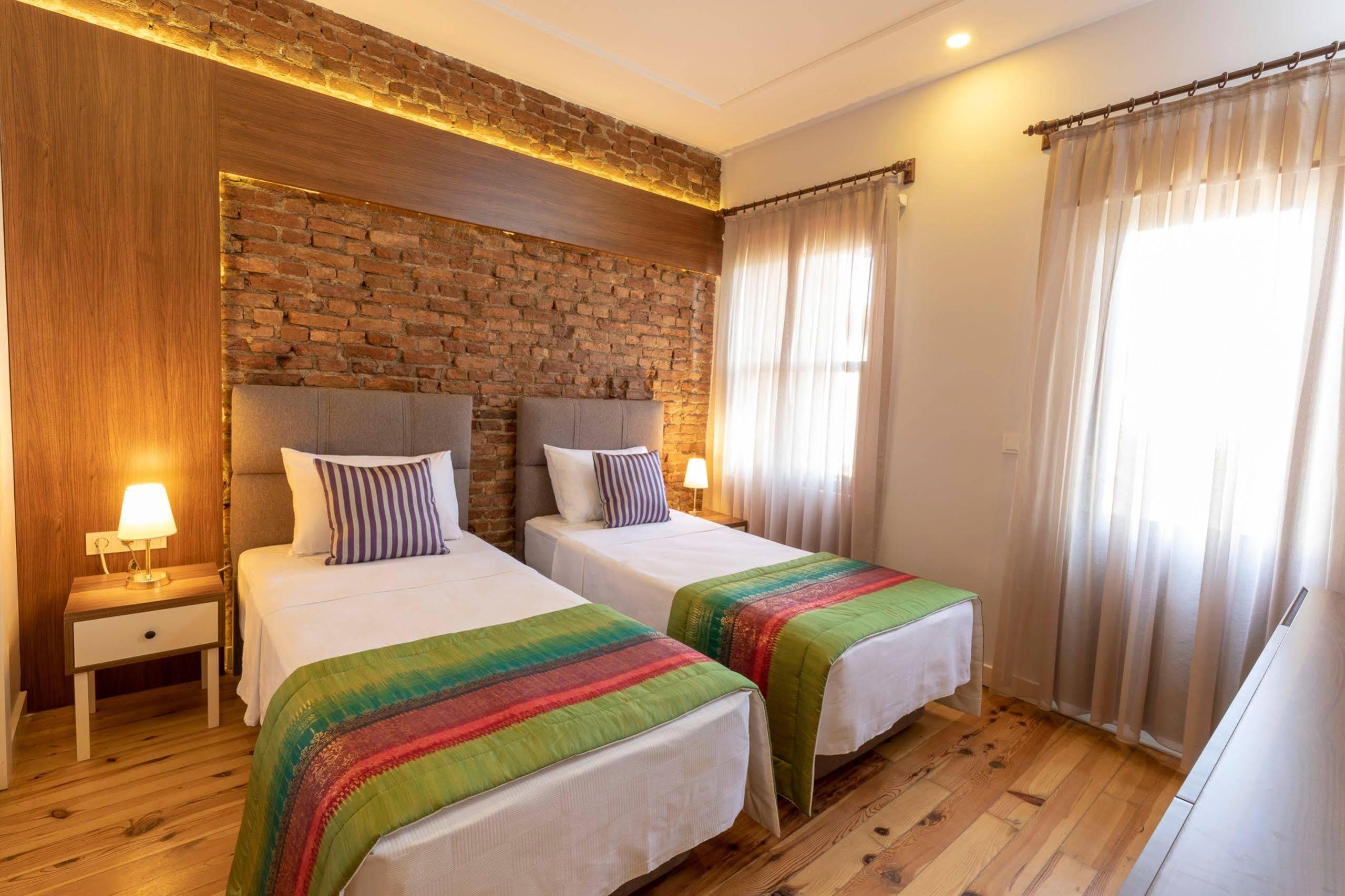 Otel Mono