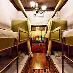 Lords Hostel&Pub