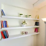 Charming Oasis With Balcony 3 Min To Beach