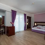 White Lilyum Hotel