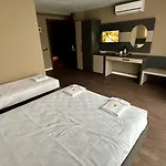 Esse Joven Hotel