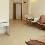 Laralya Apart