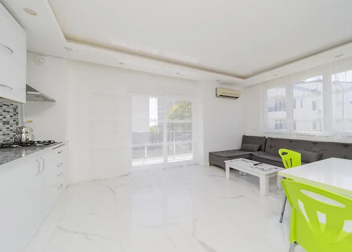 Furnished Flat W Balcony 2 Min To Beach In Antalya