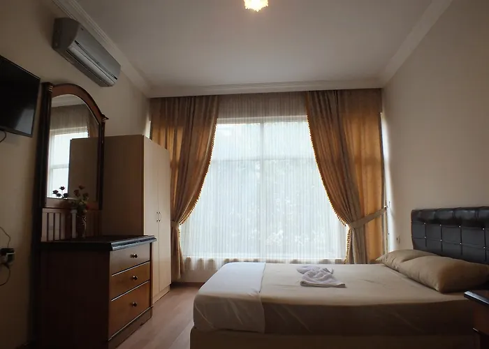 Uyar Palace