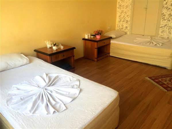 Uyar Palace Hostel