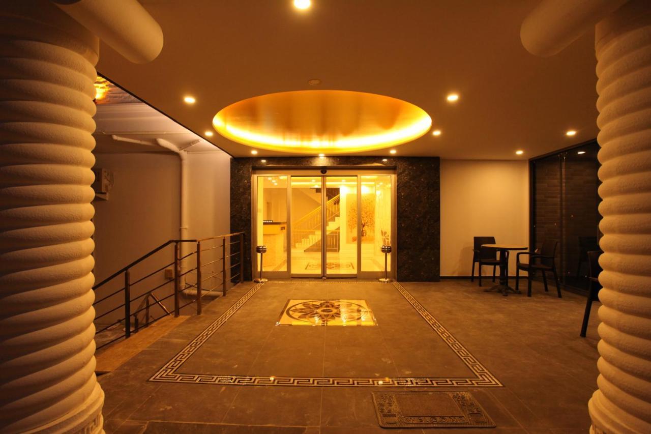 Golden Spark Aparthotel